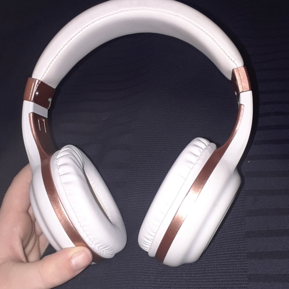 headphones - Picture 1 of 3